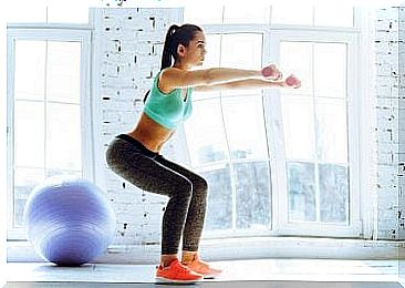 squats to train leg muscles