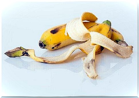 5 ways you can use banana peel as an herbal remedy