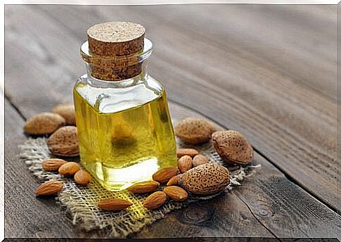 almond oil against stretch marks