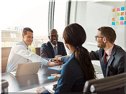 4 people having a meeting