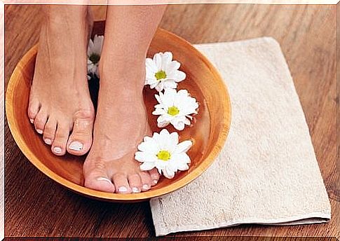 Foot bath with flowers