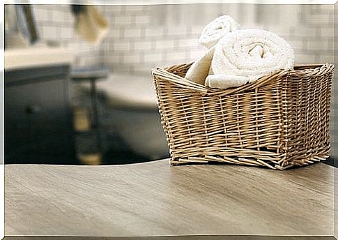 Basket with towels