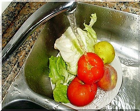 How to wash fruits and vegetables