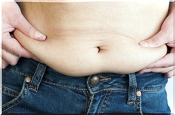 Person who has a grip on belly fat - slimming soup diet