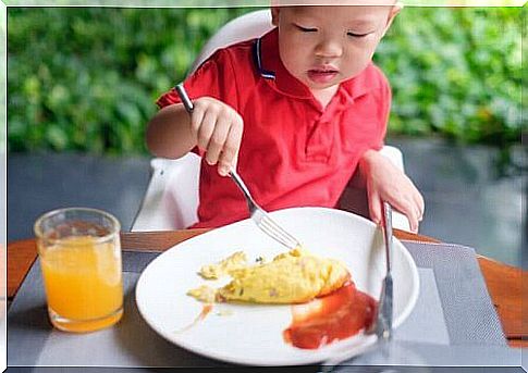 child eating breakfast