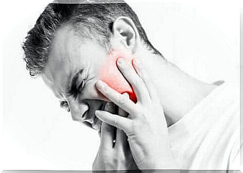 Man experiences pain due to dislocation of the jaw joint