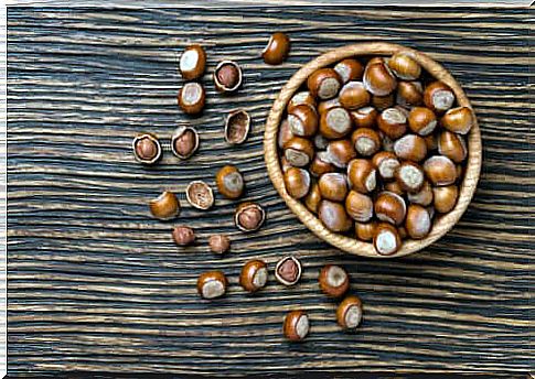 Hazelnuts in bowl