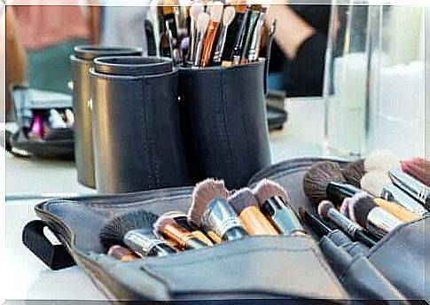 Tips for keeping the makeup bag clean