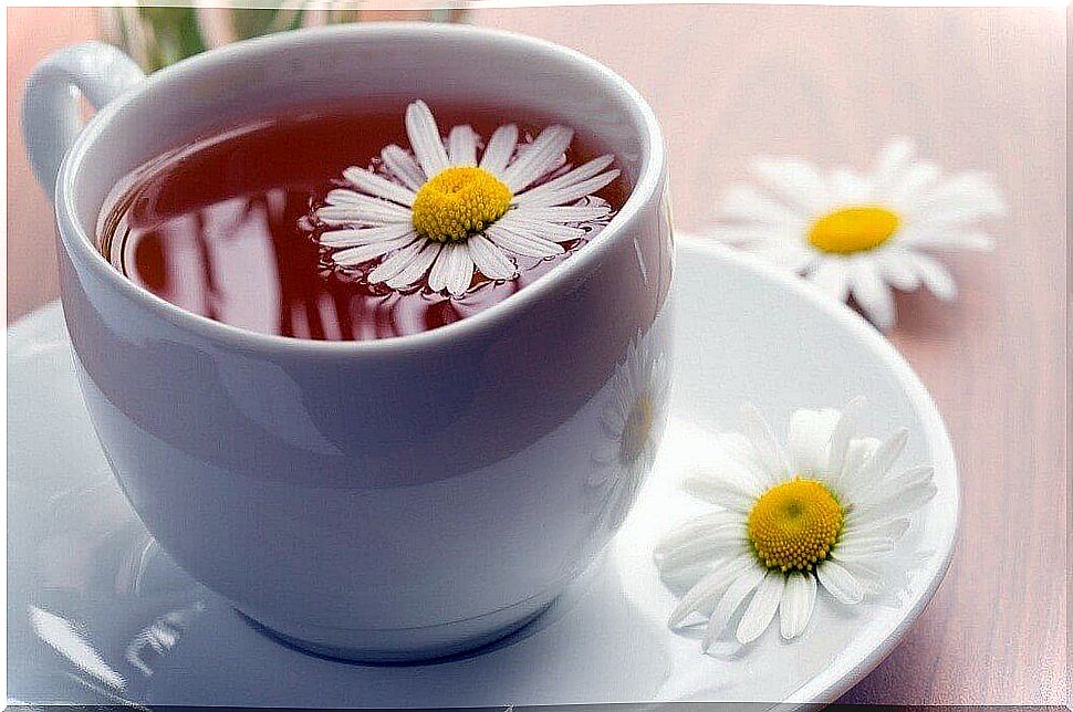 Chamomile relieves a sore throat