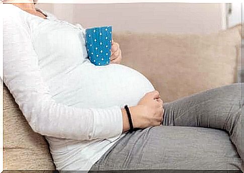 Pregnant woman symbolizes breastfeeding brain