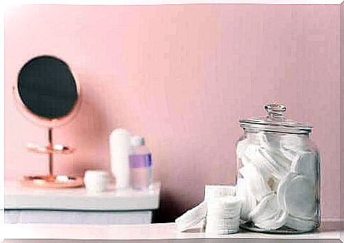 You can recycle jam jars and organize the bathroom